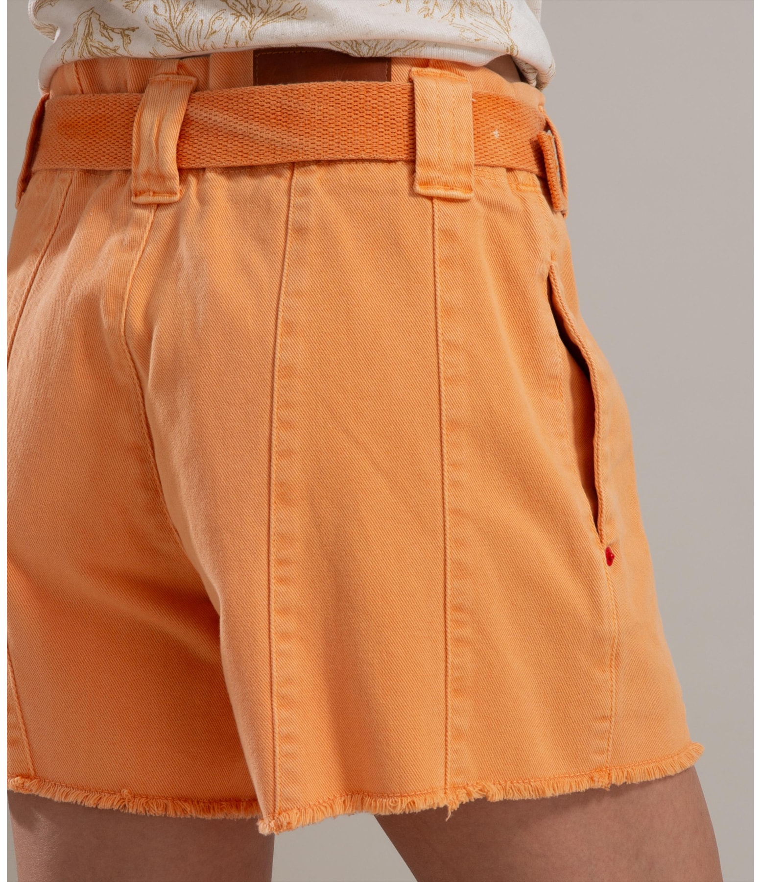 Shorts Com Recortes White Denim Acerola