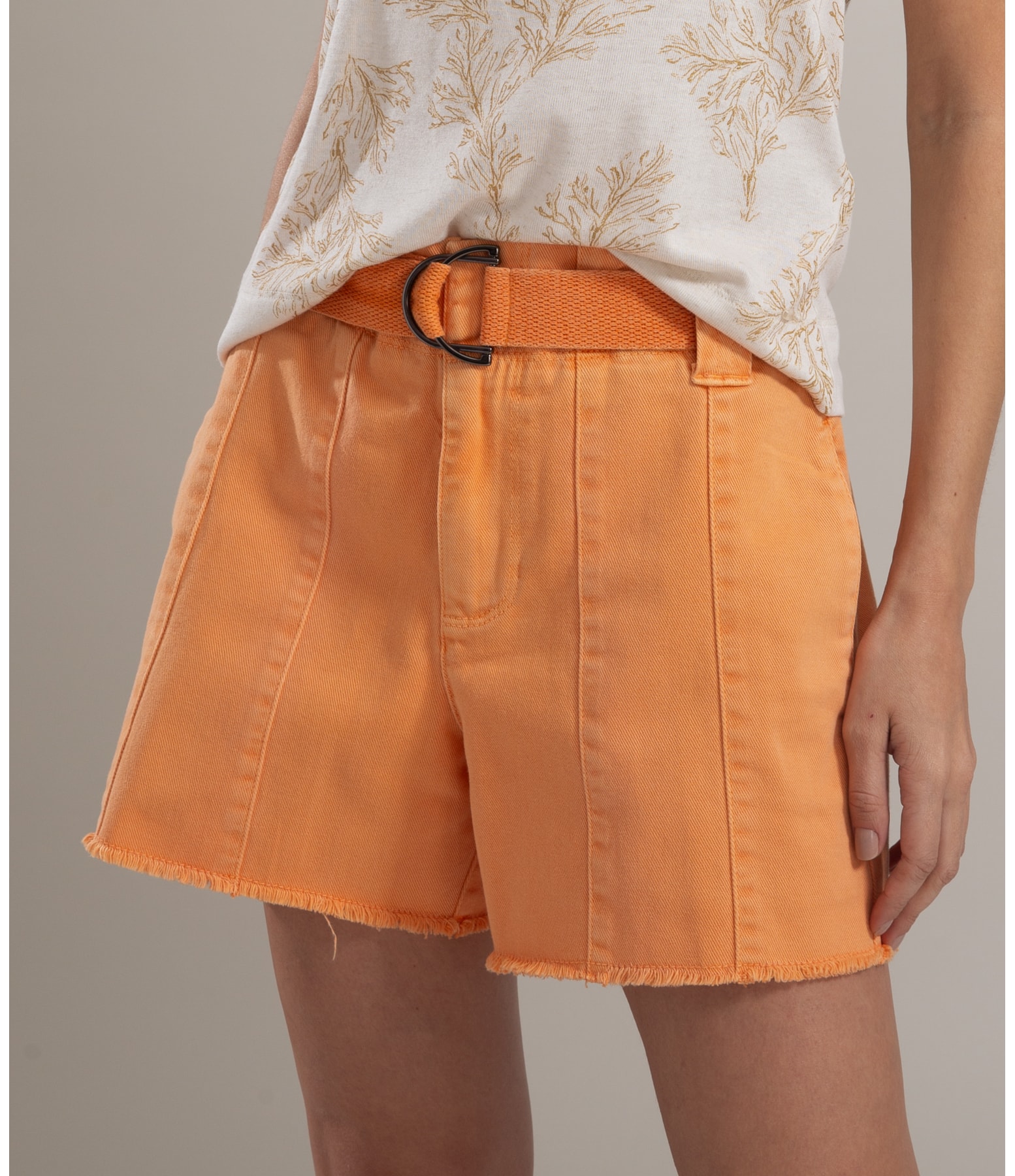 Shorts Com Recortes White Denim Acerola