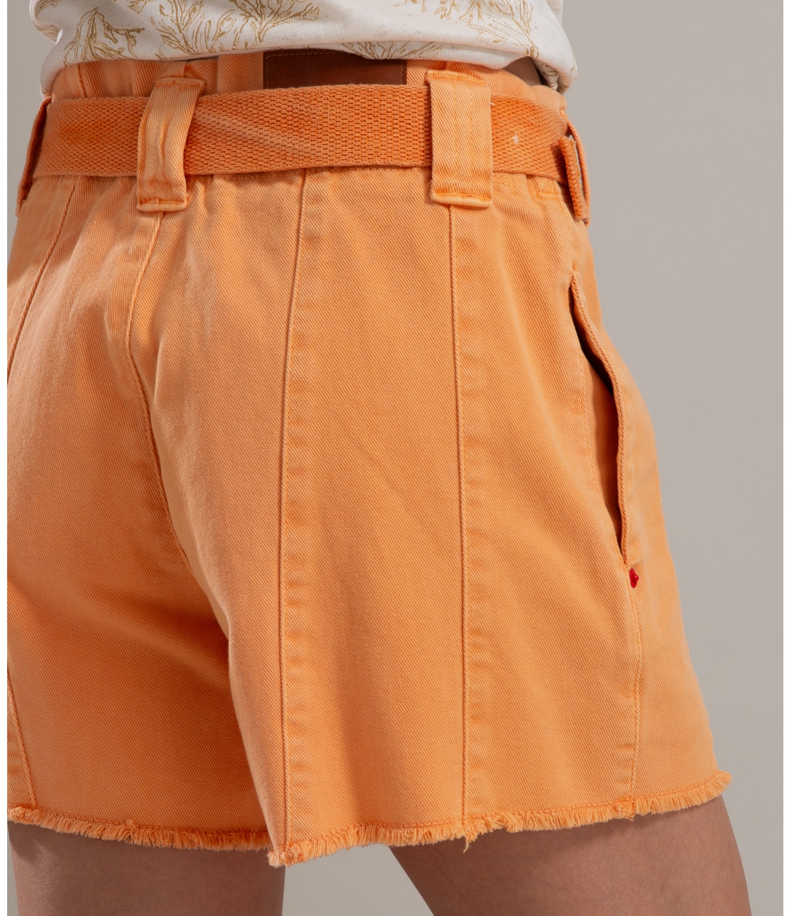 Shorts Com Recortes White Denim Acerola