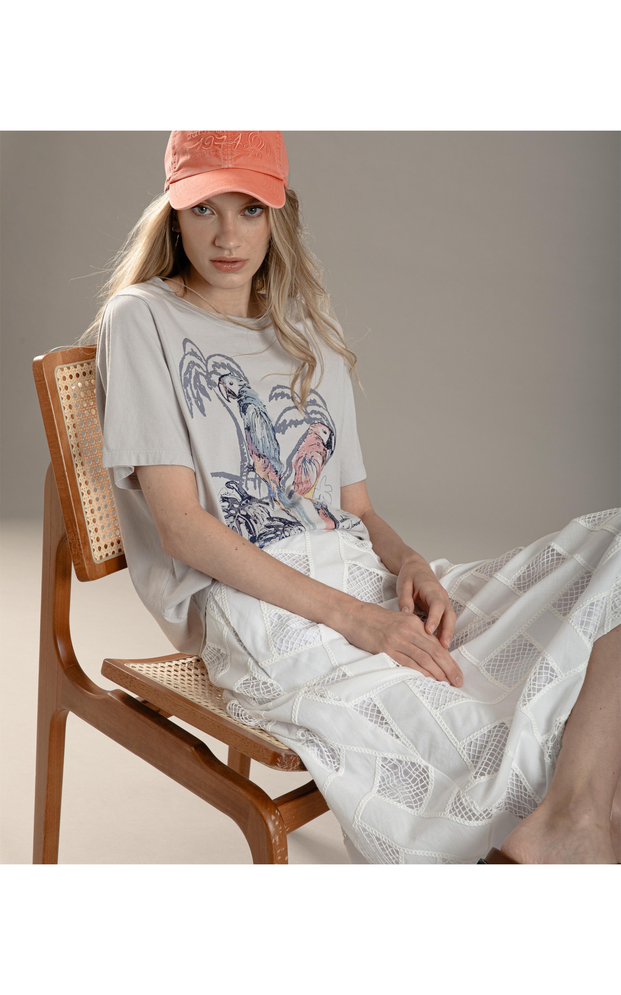 T-Shirt Estampa Arara Washed Prata