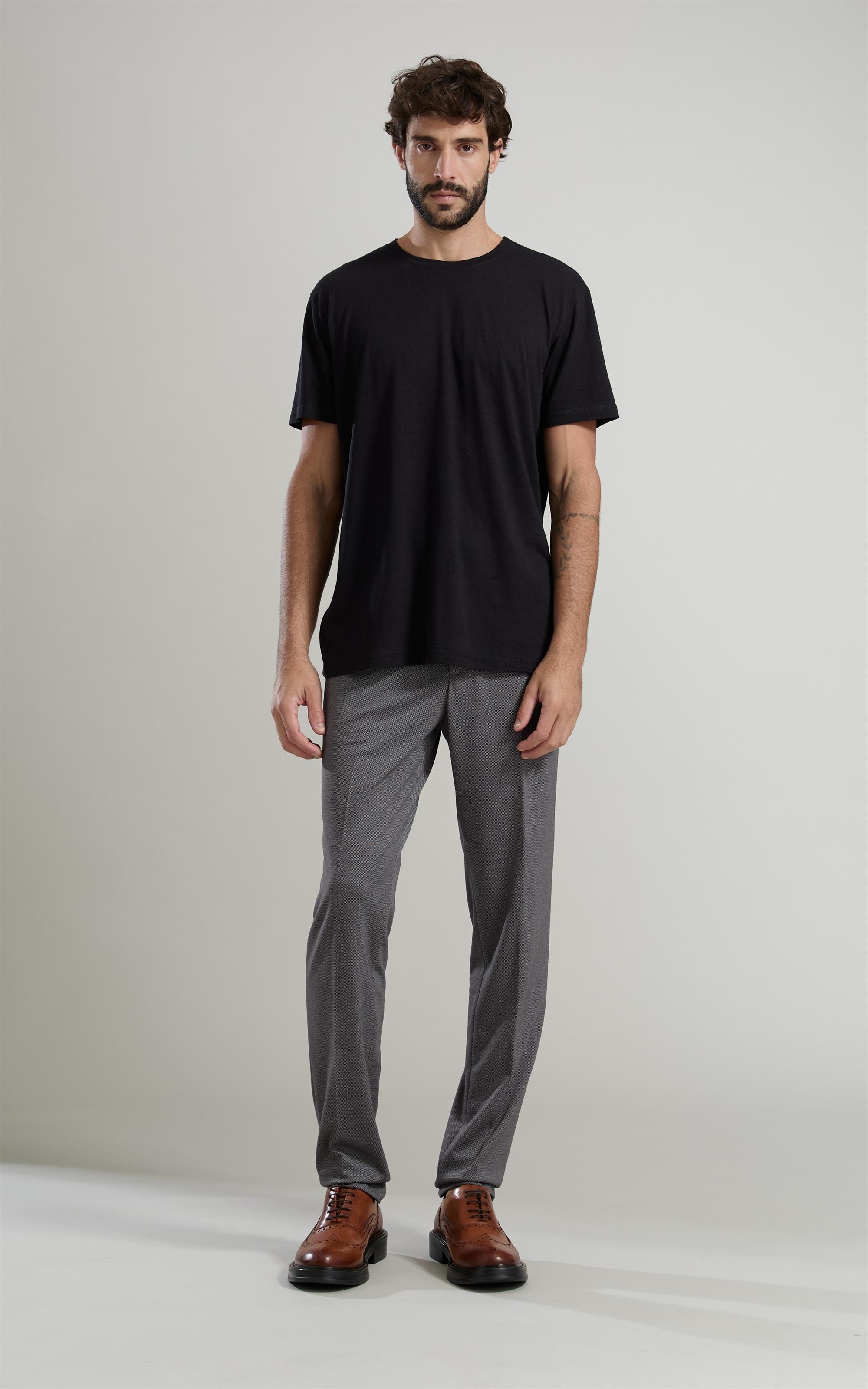 T-Shirt Linho New Basic Fit Preto