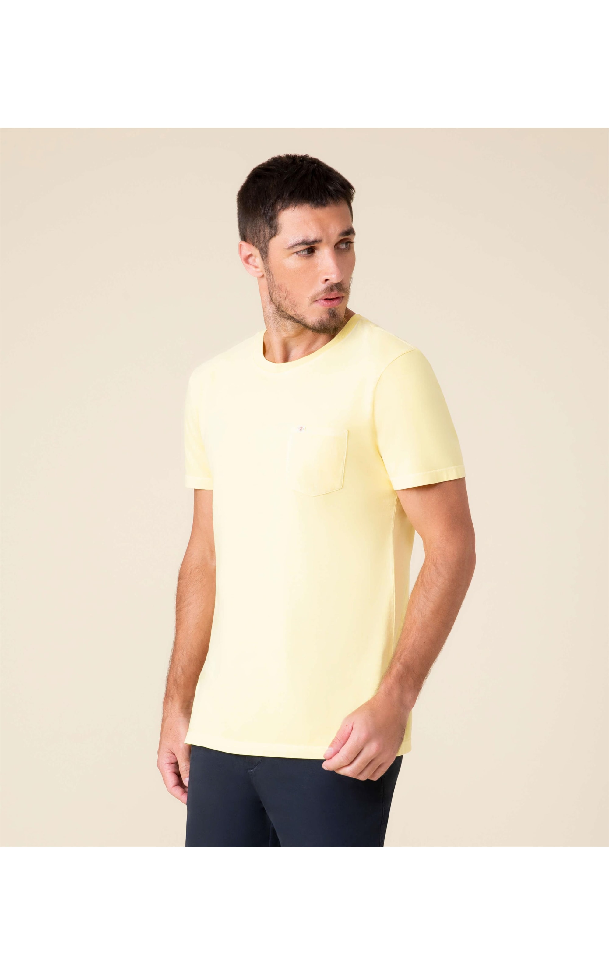 T- Shirt Lisa Com Bolso Amarelo Claro