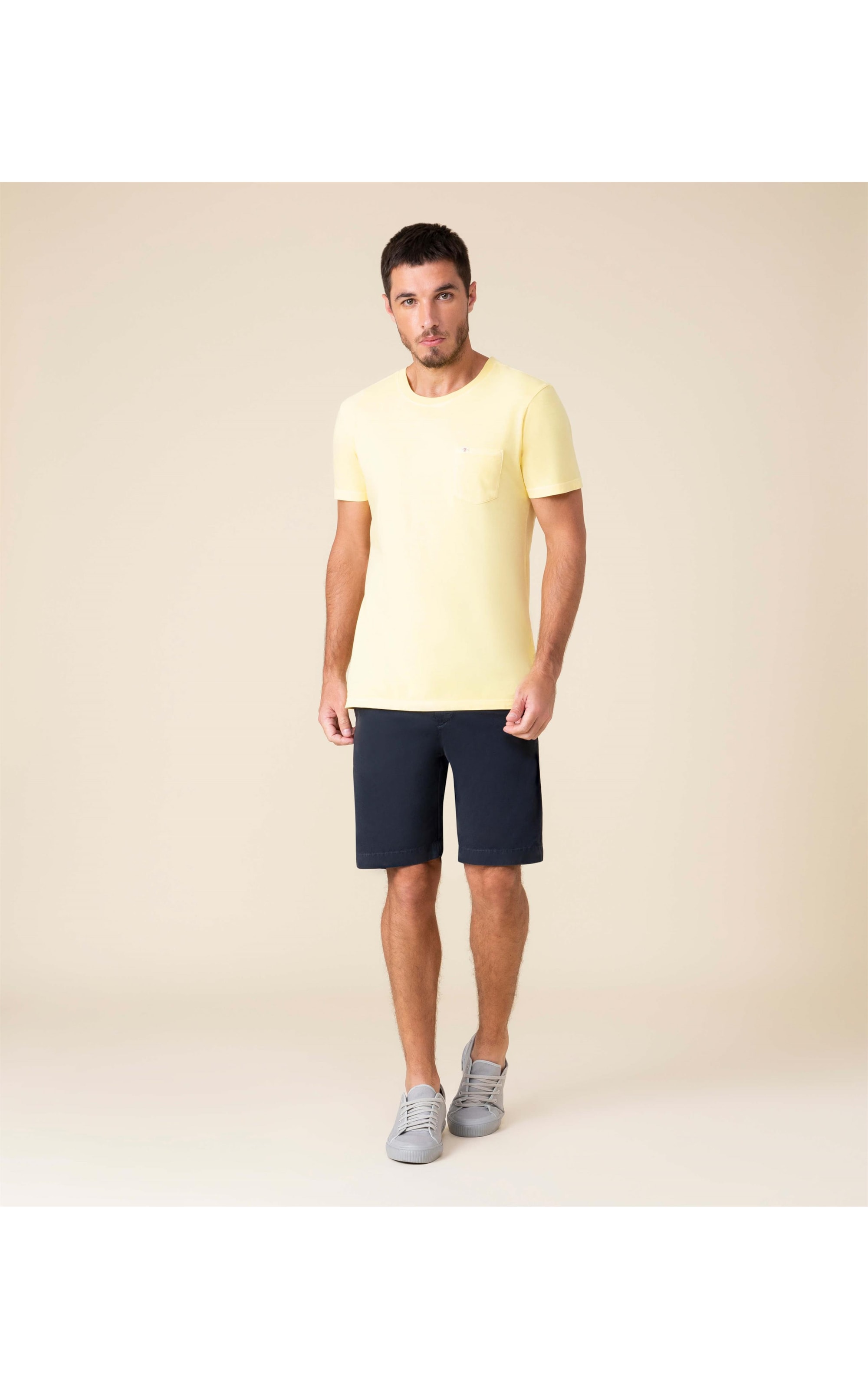 T- Shirt Lisa Com Bolso Amarelo Claro