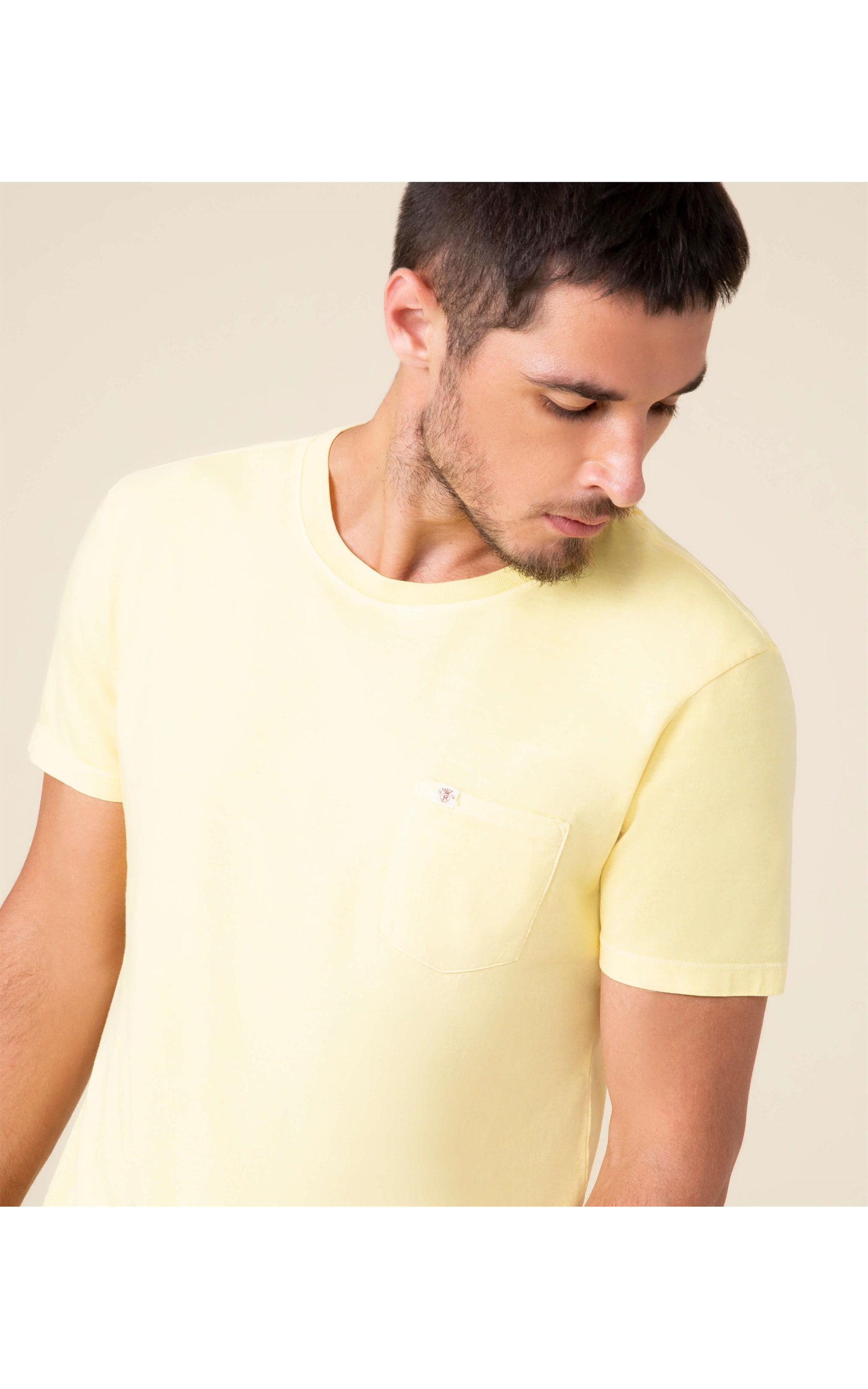 T- Shirt Lisa Com Bolso Amarelo Claro