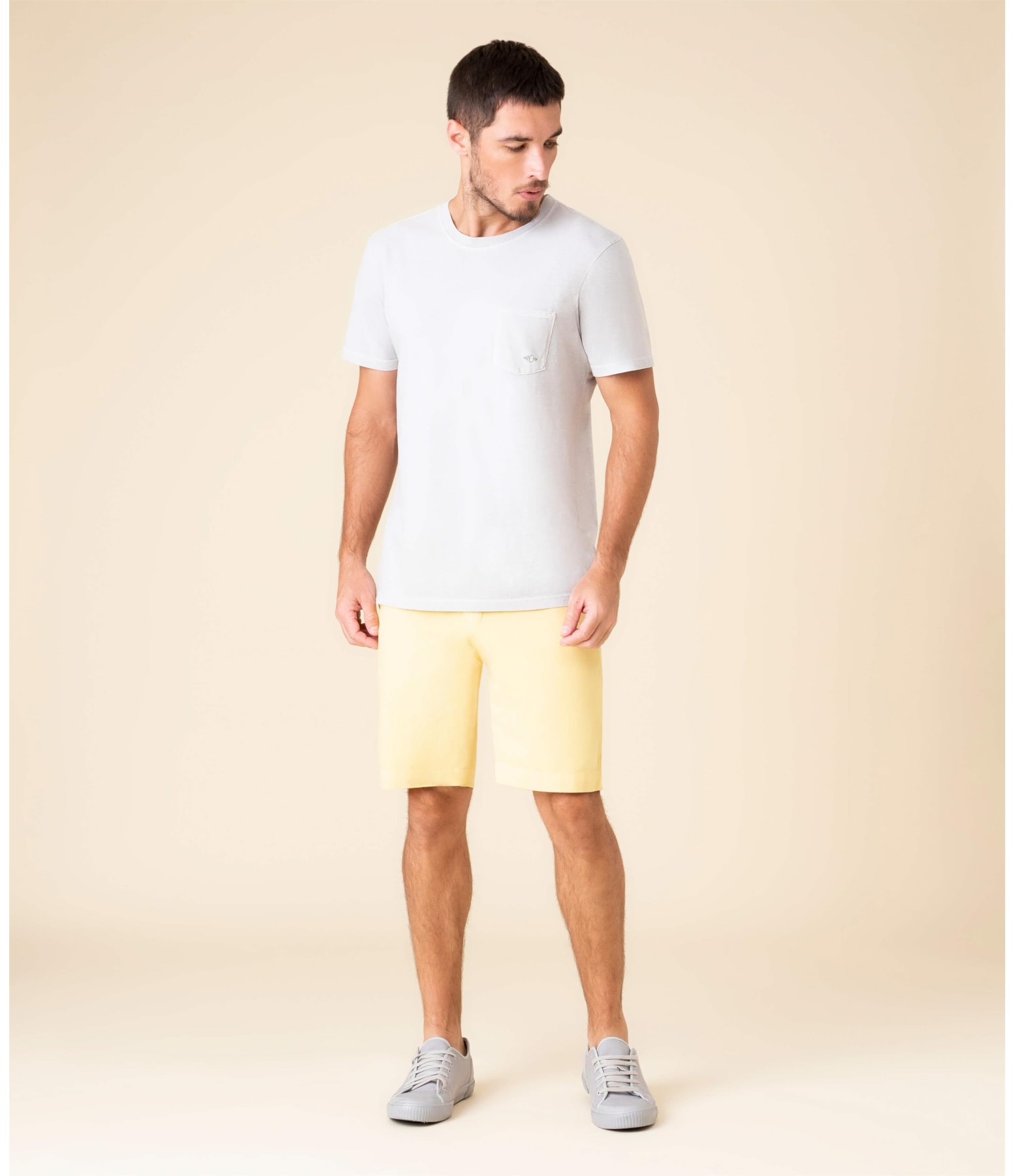 T- Shirt Lisa Com Bolso Cinza Claro