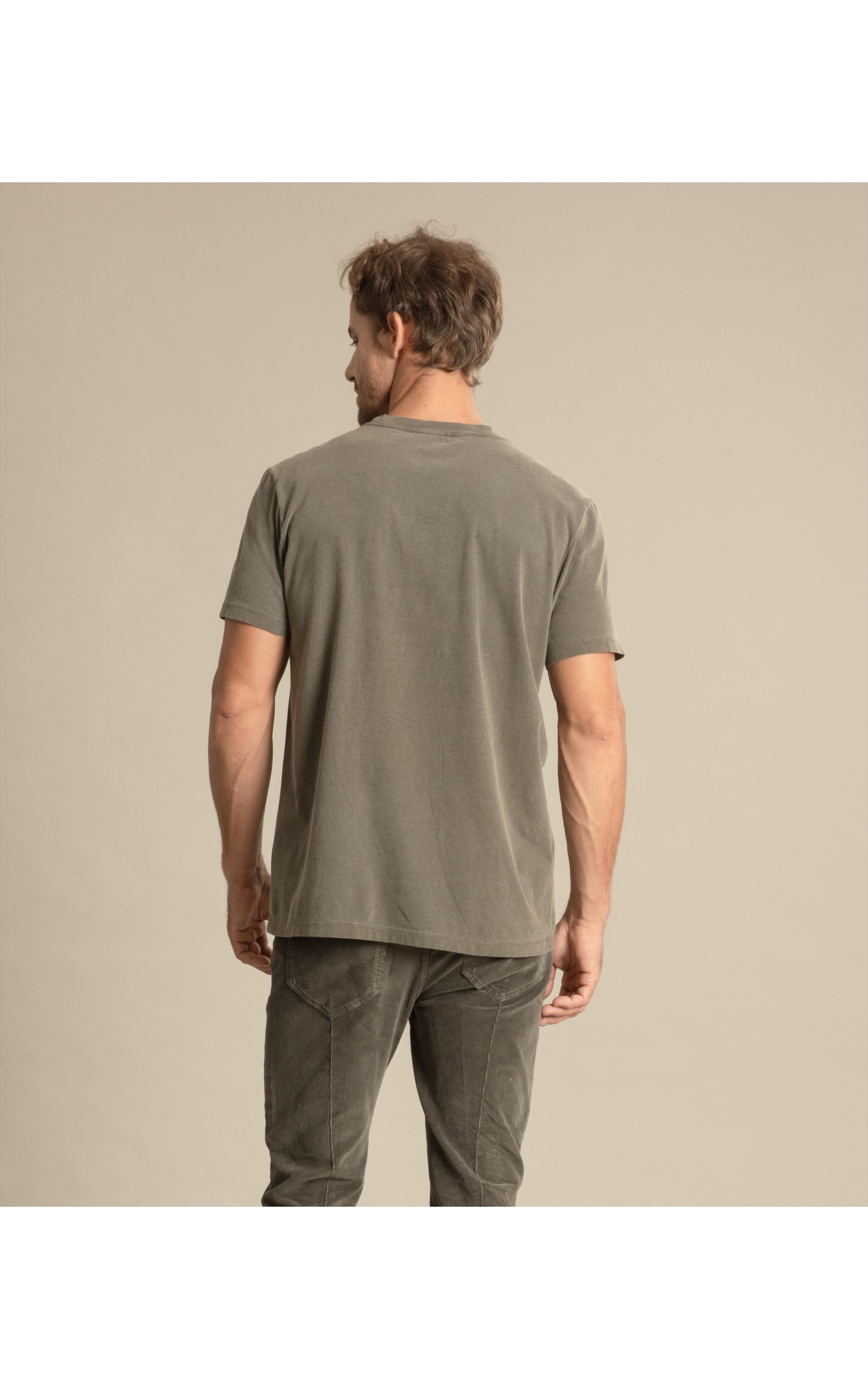T-Shirt Mm Washed Com Bolso Tabaco