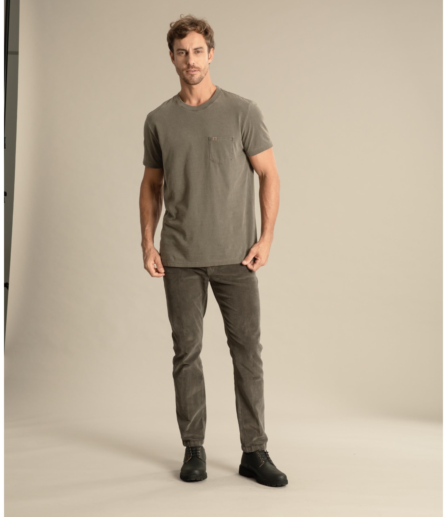 T-Shirt Mm Washed Com Bolso Tabaco