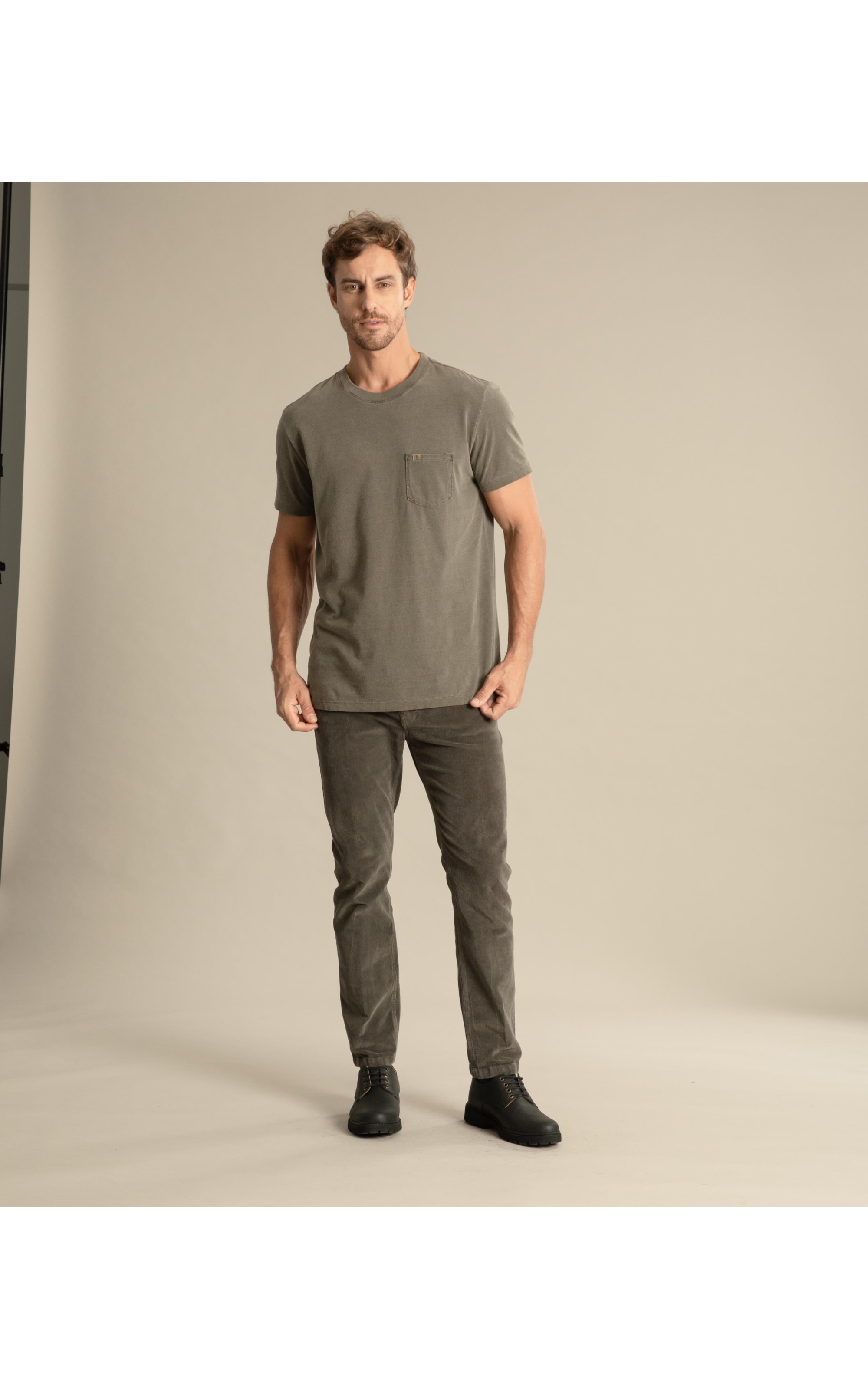 T-Shirt Mm Washed Com Bolso Tabaco