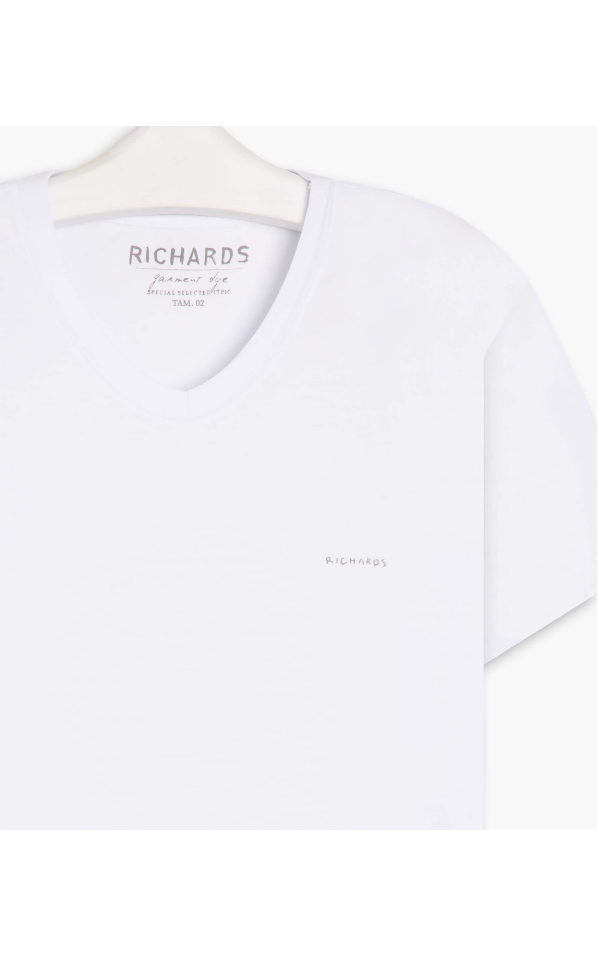 T-Shirt Richards Decote v Mc Branco