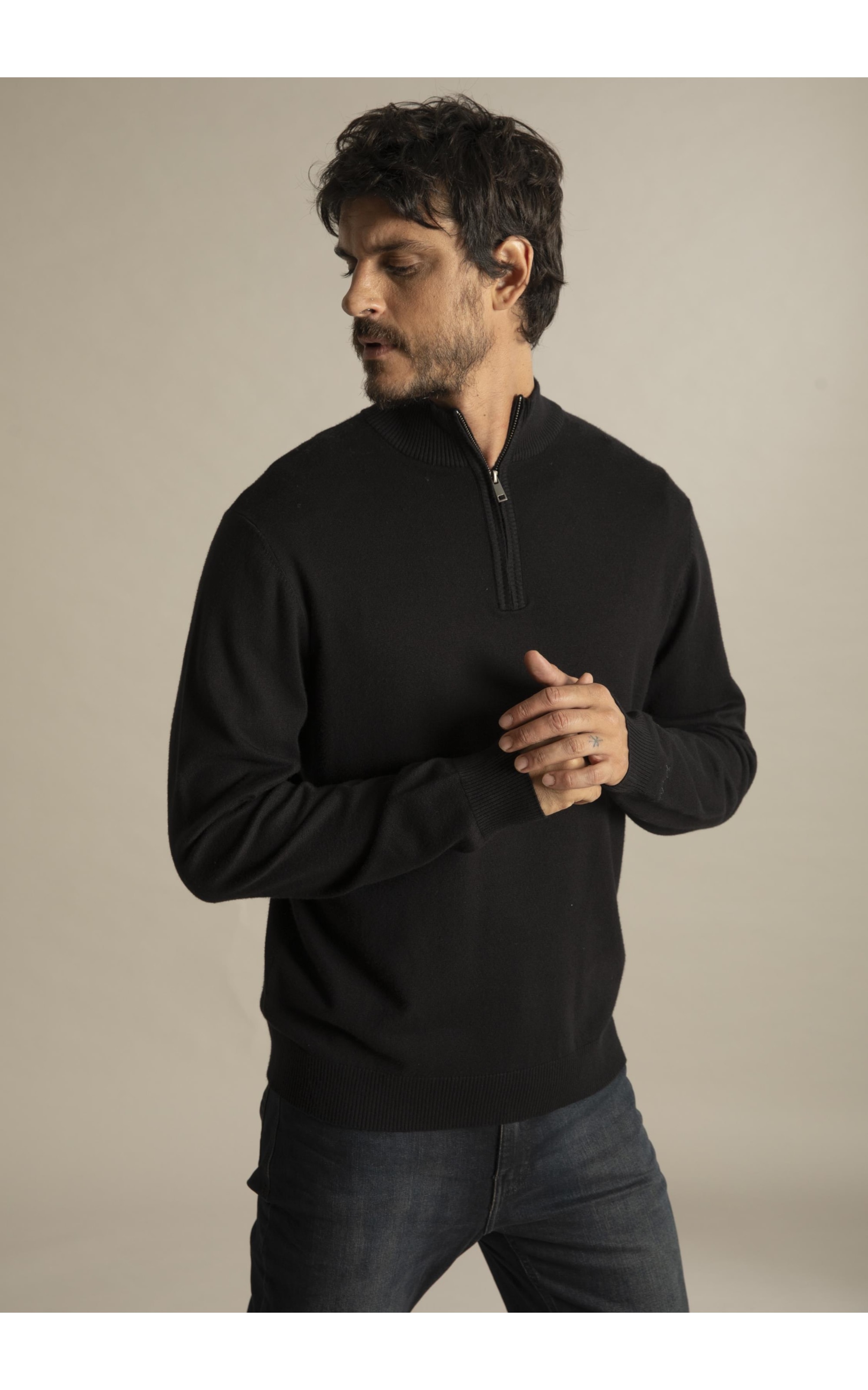 Tricot Gola Alta Ziper Preto