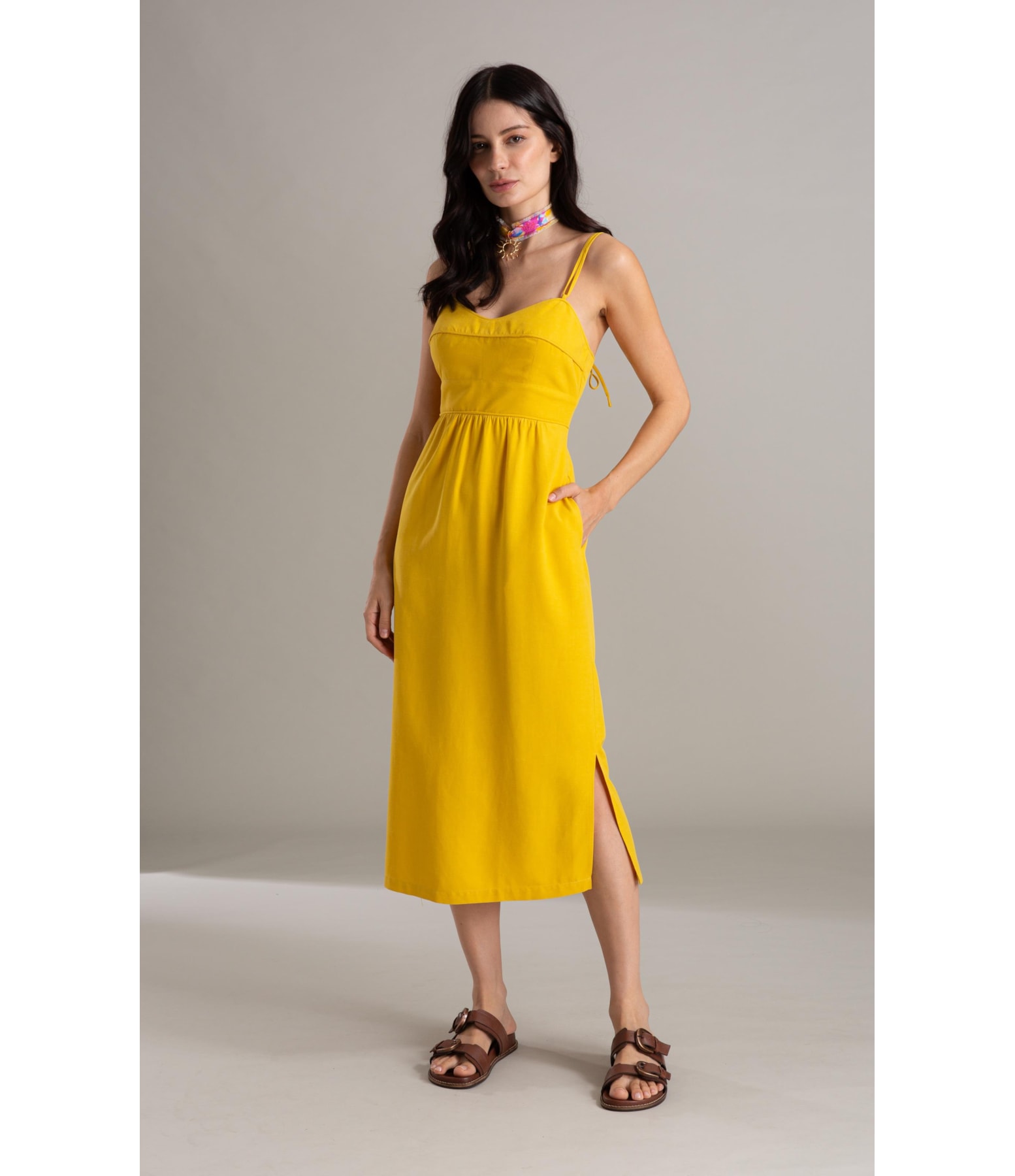 Vestido Betty Linho Blend Liso Mostarda