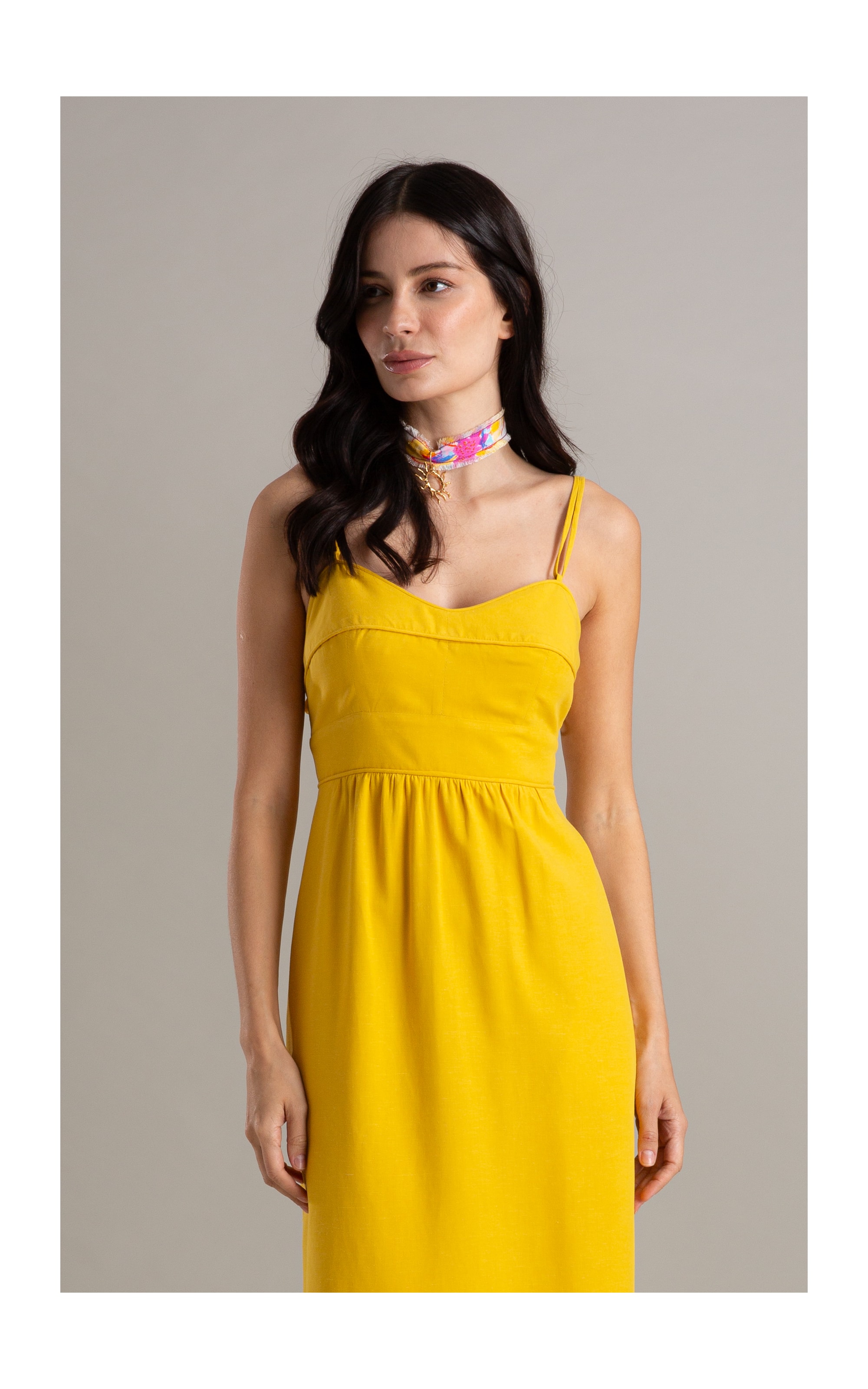 Vestido Betty Linho Blend Liso Mostarda