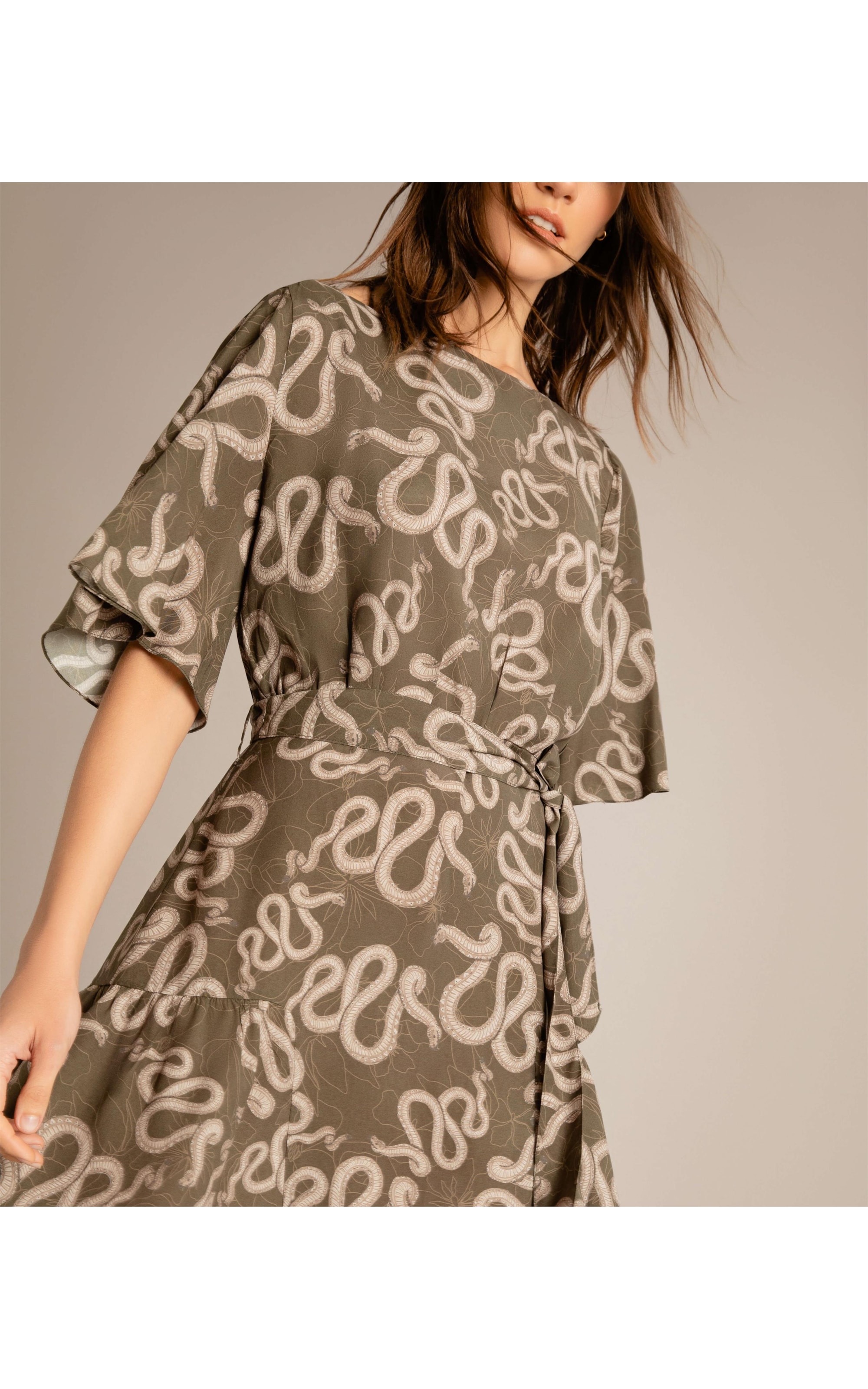 Vestido Cora Viscose Est Cobra Verde Army