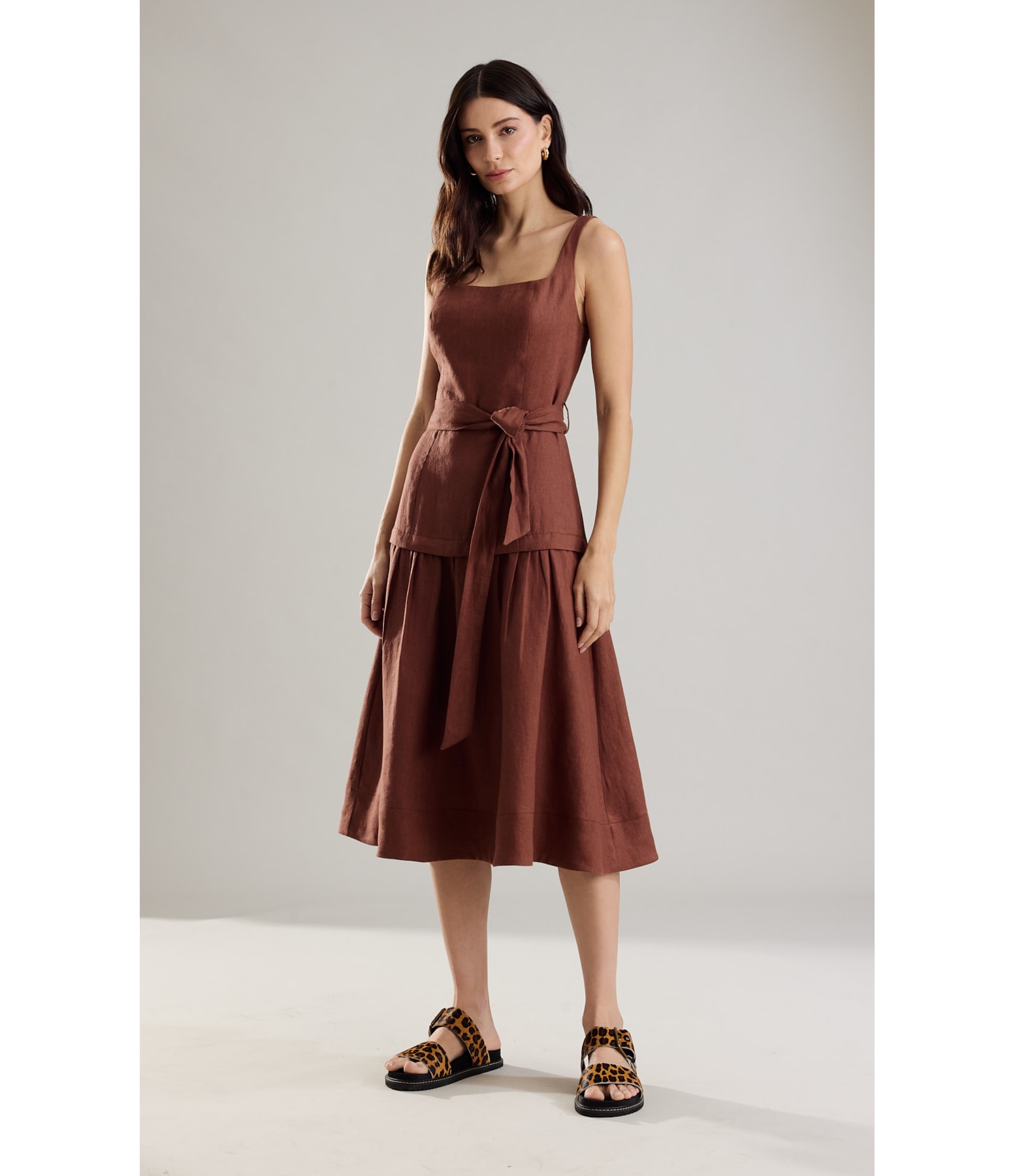 Vestido  Puro Linho Livia  Liso Tabaco