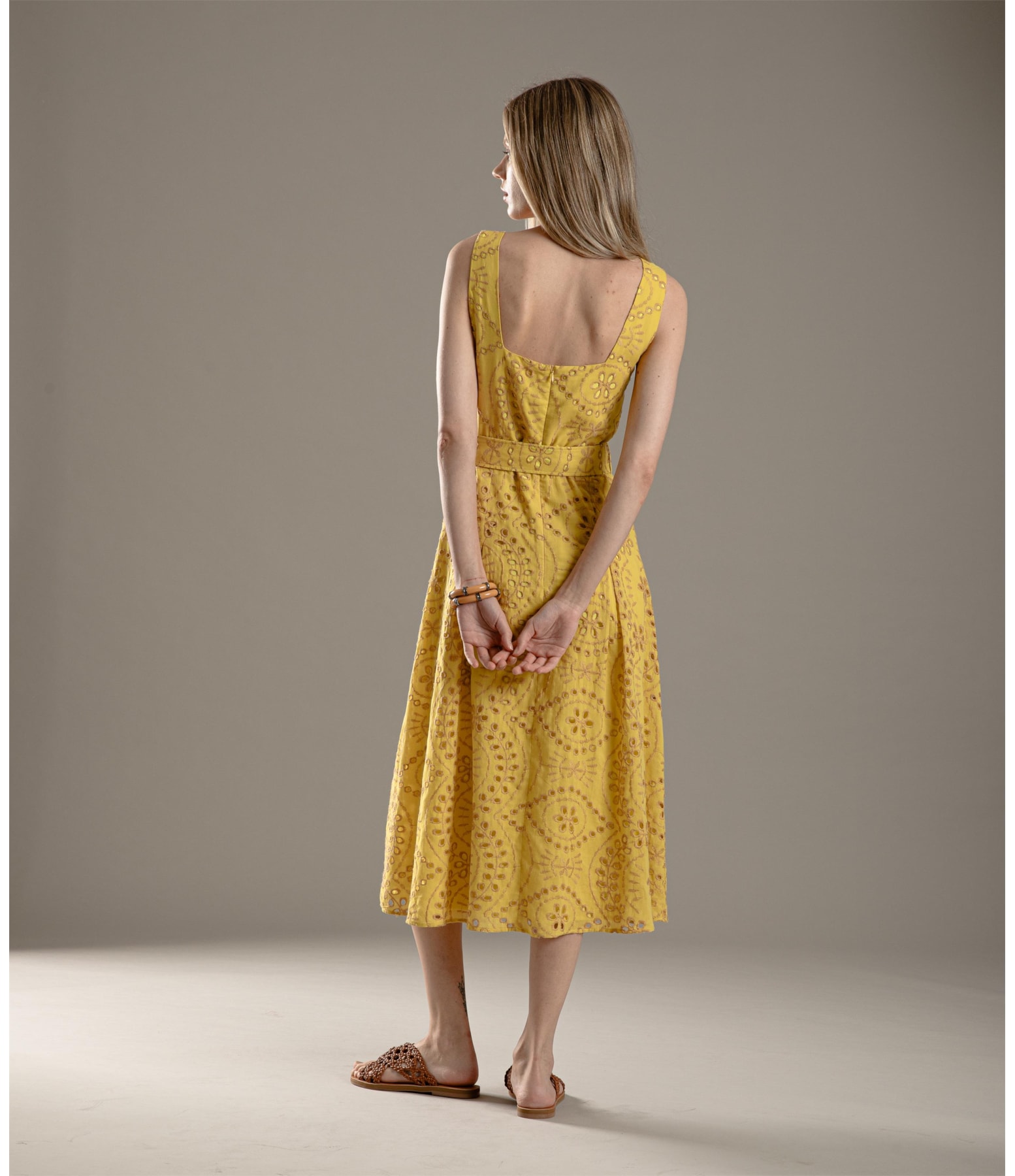Vestido Sora Algodao Bordado Mostarda